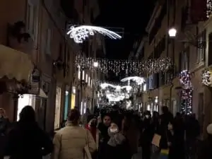 אווירת כריסמס ברומא - שווקים וחנויות חג המולד