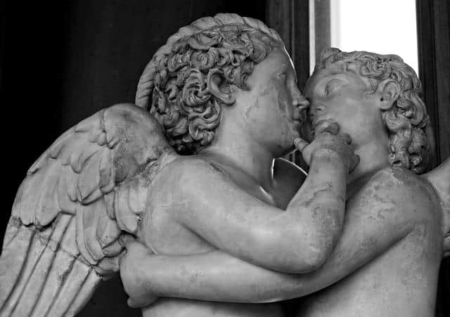 מלאכים מתנשקים (מתוך הגלרייה באופיצי, פירנצה)