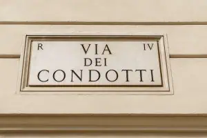 רחוב ויה דל קונדוטי ברומא