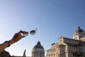 כיצד להזמין סיורים מודרכים באטרקציות הפופולריות בעיר