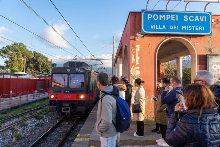הגעה ברכבת מרומא לפומפיי