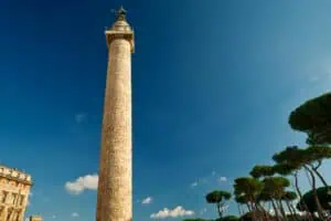 עמוד הקיסר טריאנוס - COLUMN OF TRAJAN ברומא