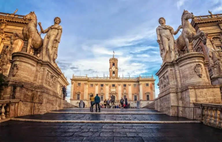 פיאצה כיכר קמפידוליו (Piazza Campidoglio) ברומא