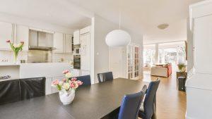 מטבח מאובזר בדירת נופש בסגנון Airbnb ברומא