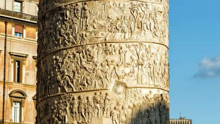 עמוד הקיסר טריאנוס - COLUMN OF TRAJAN ברומא