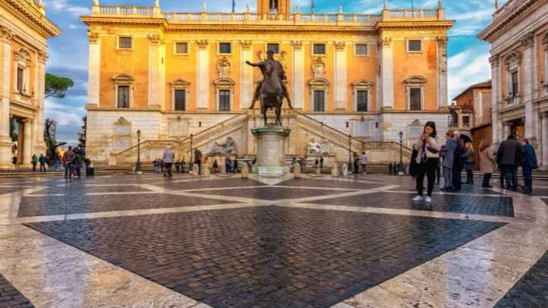 פיאצה כיכר קמפידוליו (Piazza Campidoglio) ברומא
