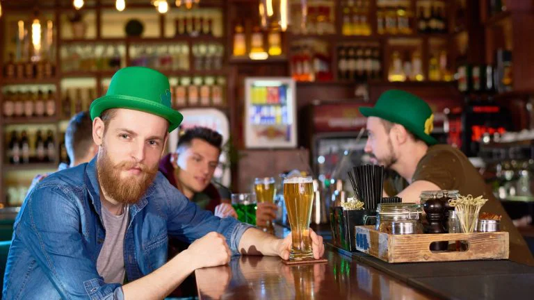 בר ספורט ברומא - Scholars Lounge Irish Pub