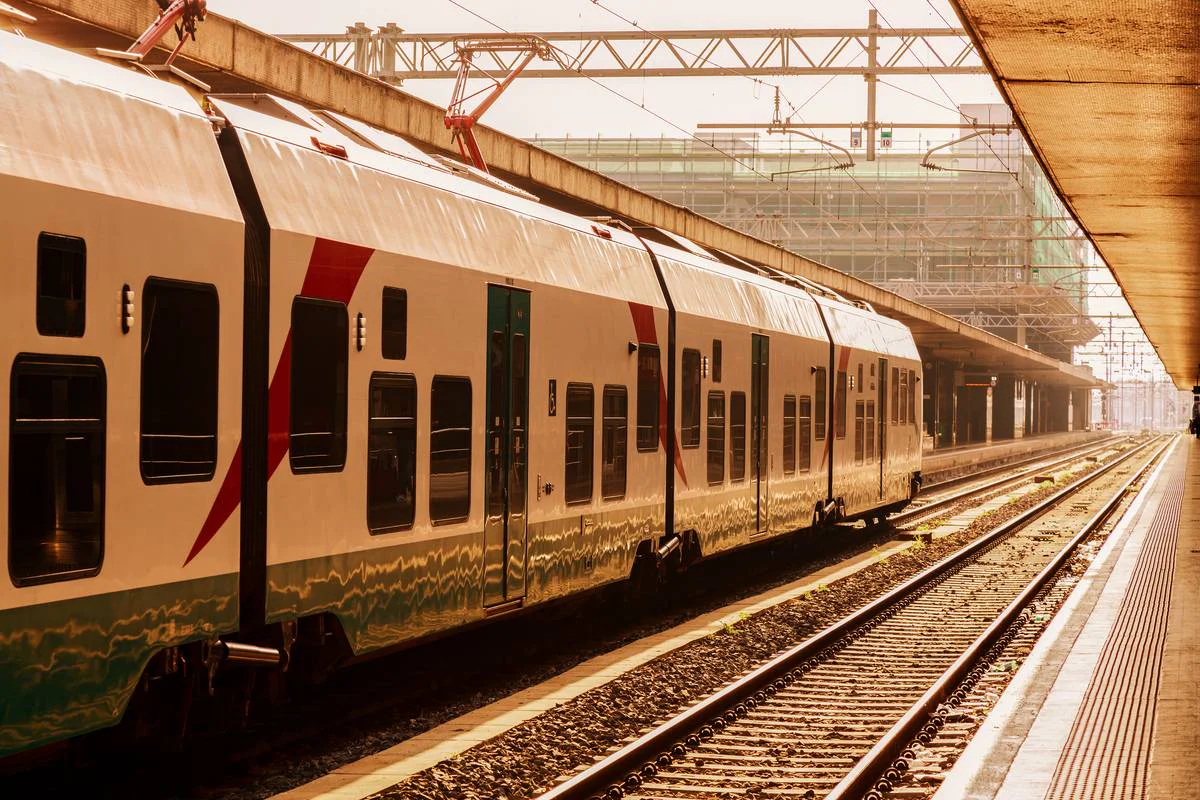 רציפי רכבת ברומא - הזמנת הסעה או שאטל משדה התעופה פיומיצ'ינו בימי שביתה